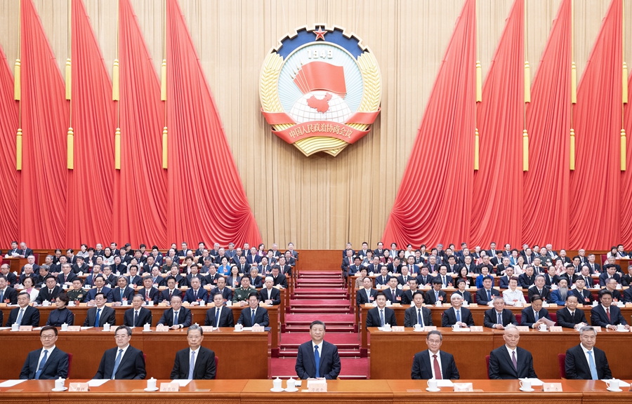 全国政协十四届一次会议闭幕
