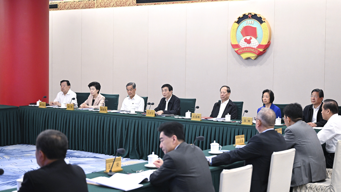 全国政协召开远程协商会 围绕“发挥港澳在我国建设更高水平开放型经济新体制中的作用”协商议政 王沪宁主持