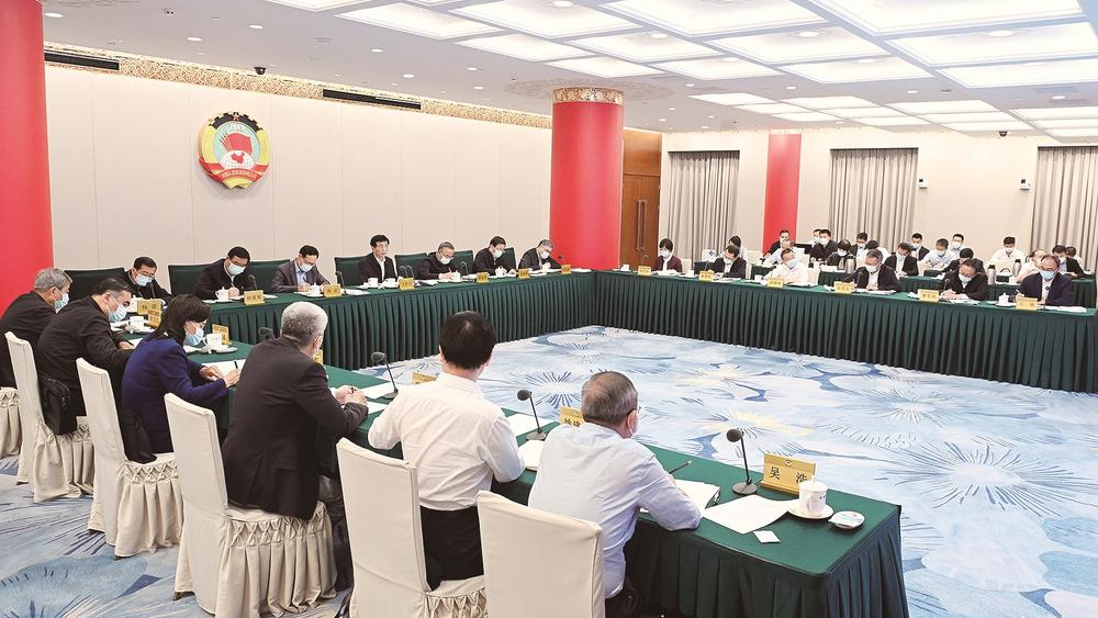 全国政协召开远程协商会 围绕“促进优质医疗资源扩容和区域均衡布局”协商议政 王沪宁主持