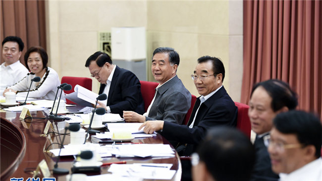 全国政协召开双周协商座谈会 围绕“《未成年人网络保护条例》的制定”建言献策 汪洋主持