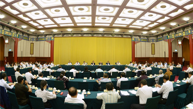 组图：全国政协十三届常委会第二次会议举行小组讨论