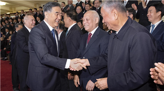 纪念“两航”起义70周年座谈会在京举行 汪洋会见与会代表