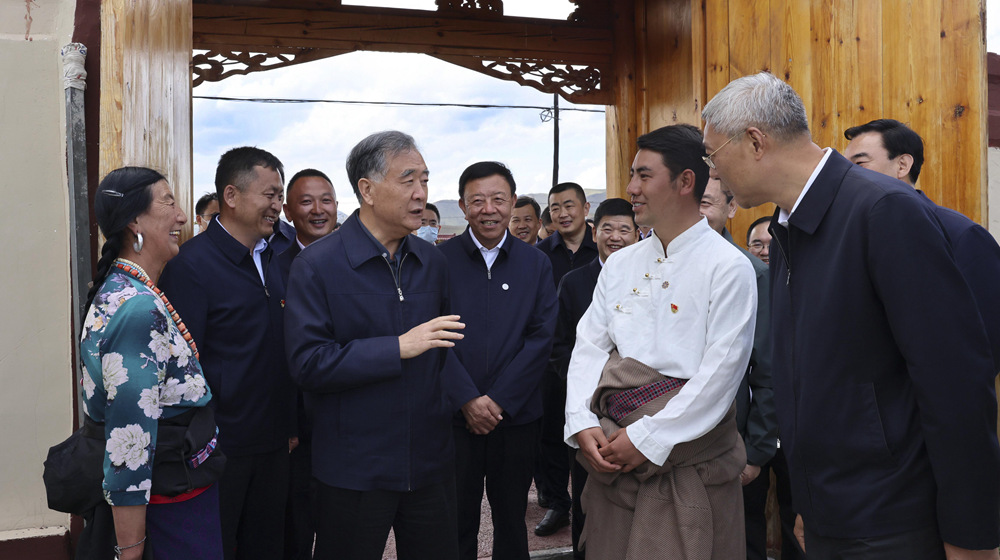 汪洋在甘肃甘南调研时强调 全面贯彻党的民族宗教政策 推进涉藏州县高质量发展和长治久安