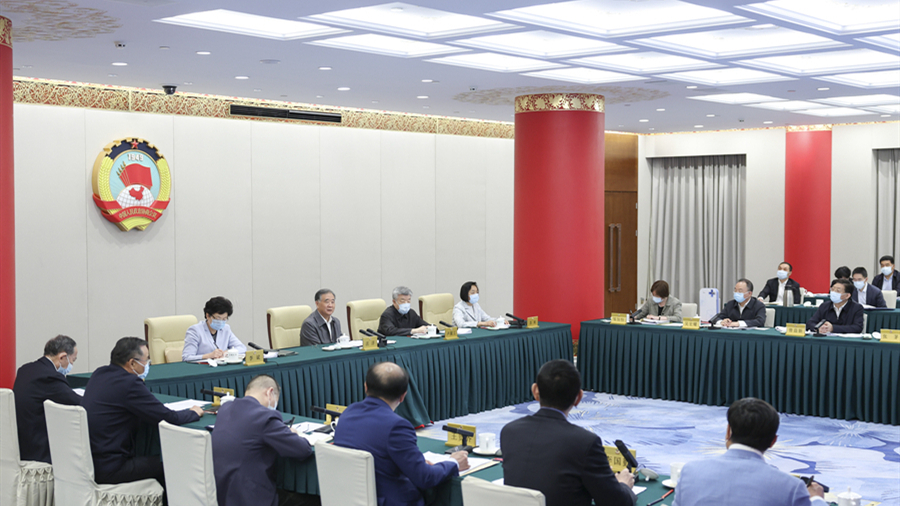 全国政协召开双周协商座谈会 围绕“促进乡村医疗卫生健康发展”协商议政<br> 汪洋主持