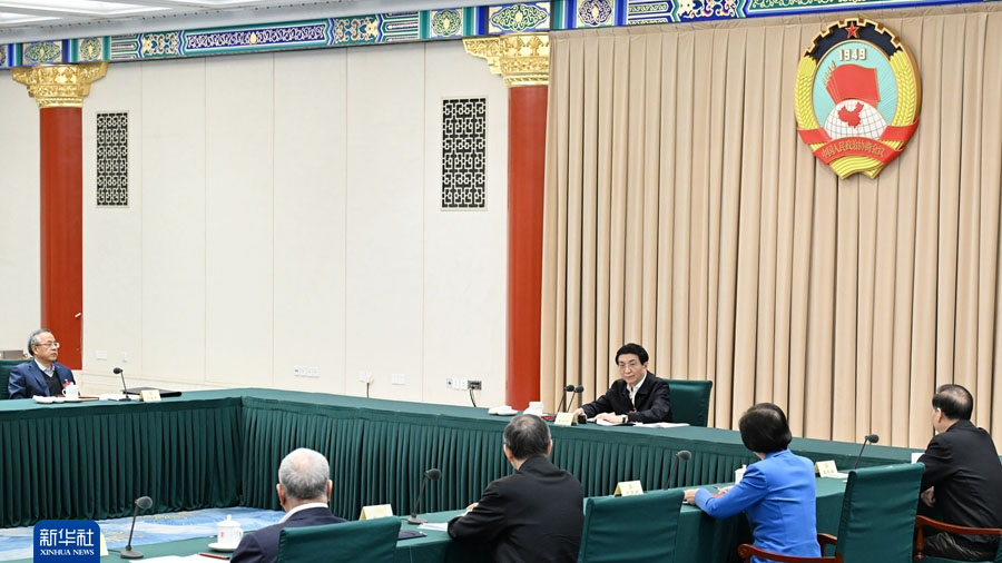 全国政协十四届一次会议主席团常务主席会议第二次会议举行 王沪宁主持