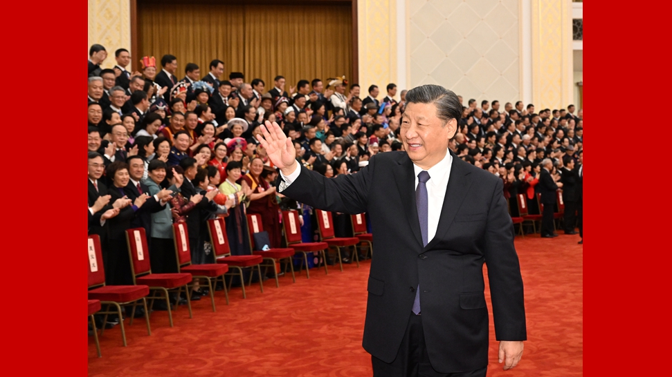 全国政协十四届一次会议闭幕