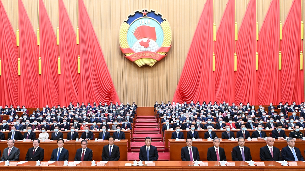 全国政协十四届一次会议闭幕