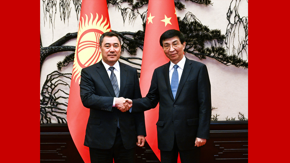王沪宁会见吉尔吉斯斯坦总统扎帕罗夫