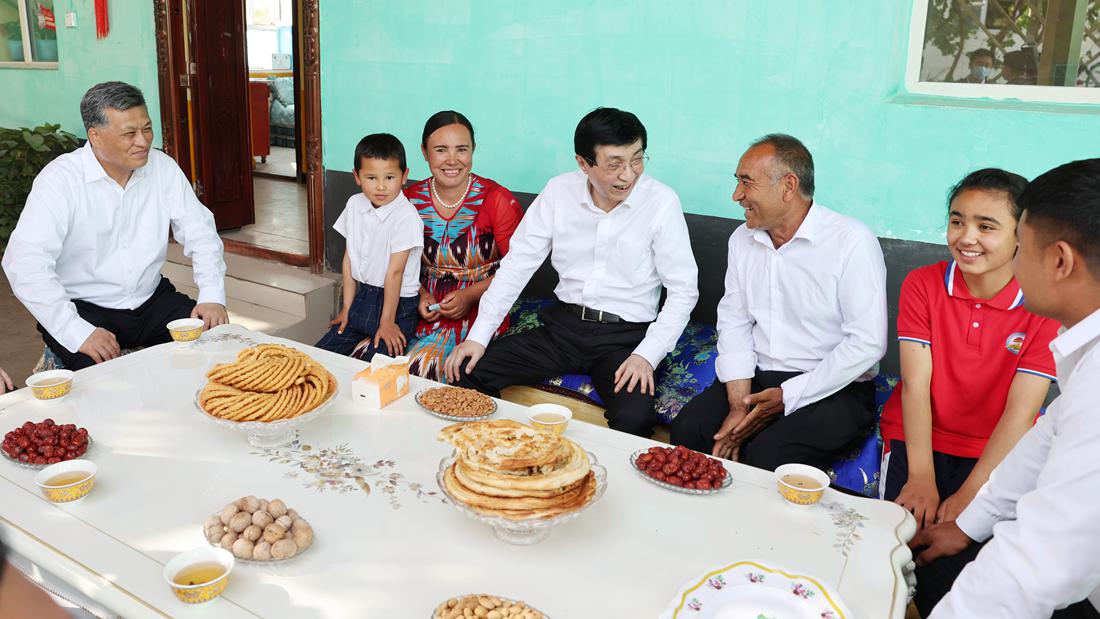王沪宁在新疆调研时强调 完整准确贯彻新时代党的治疆方略 打牢新疆社会稳定和长治久安坚实根基