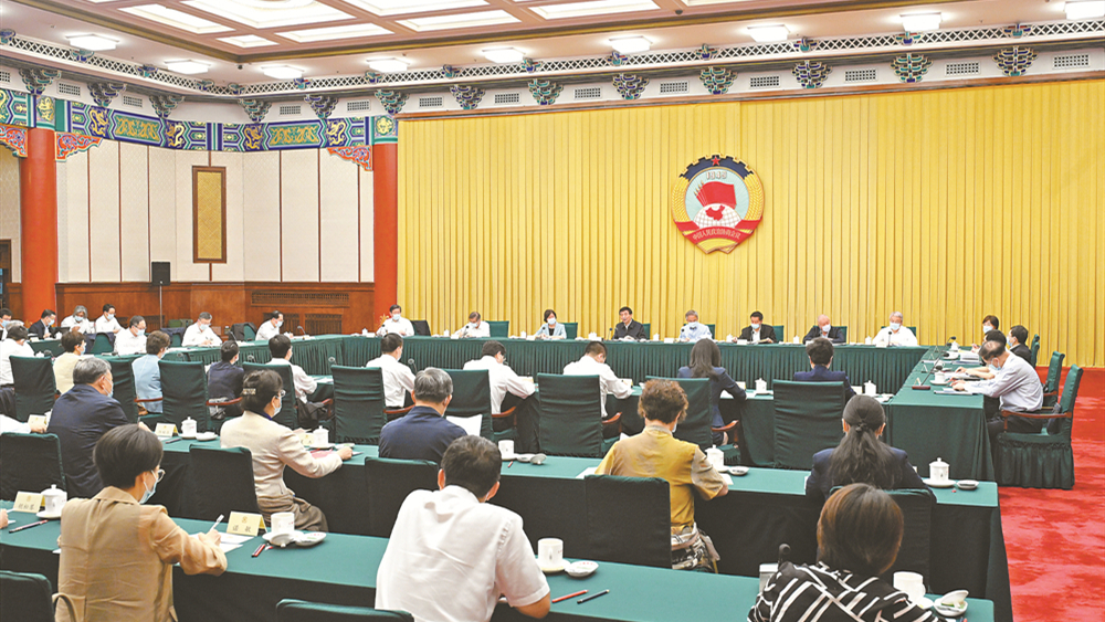 全国政协召开双周协商座谈会 围绕“建立健全生育支持政策体系”协商议政<br> 王沪宁主持