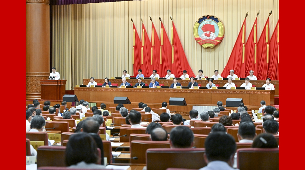 全国政协十四届常委会第三次会议举行全体会议 围绕“完善科技创新体系，加快实施创新驱动发展战略”进行大会发言 王沪宁出席
