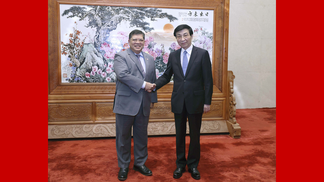 王沪宁会见马来西亚国会下议院议长佐哈里