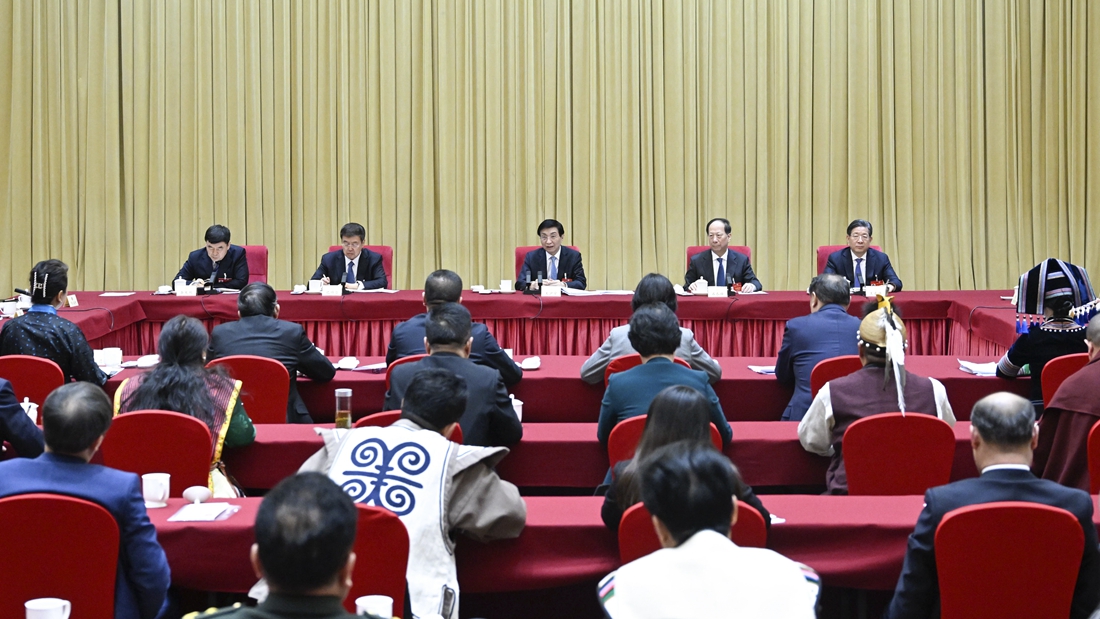 王沪宁参加少数民族界委员联组会
