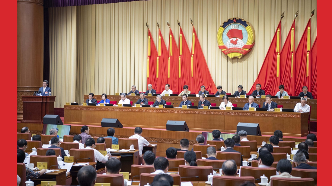 全国政协十四届常委会第七次会议举行全体会议 围绕“构建高水平社会主义市场经济体制”进行大会发言 王沪宁出席
