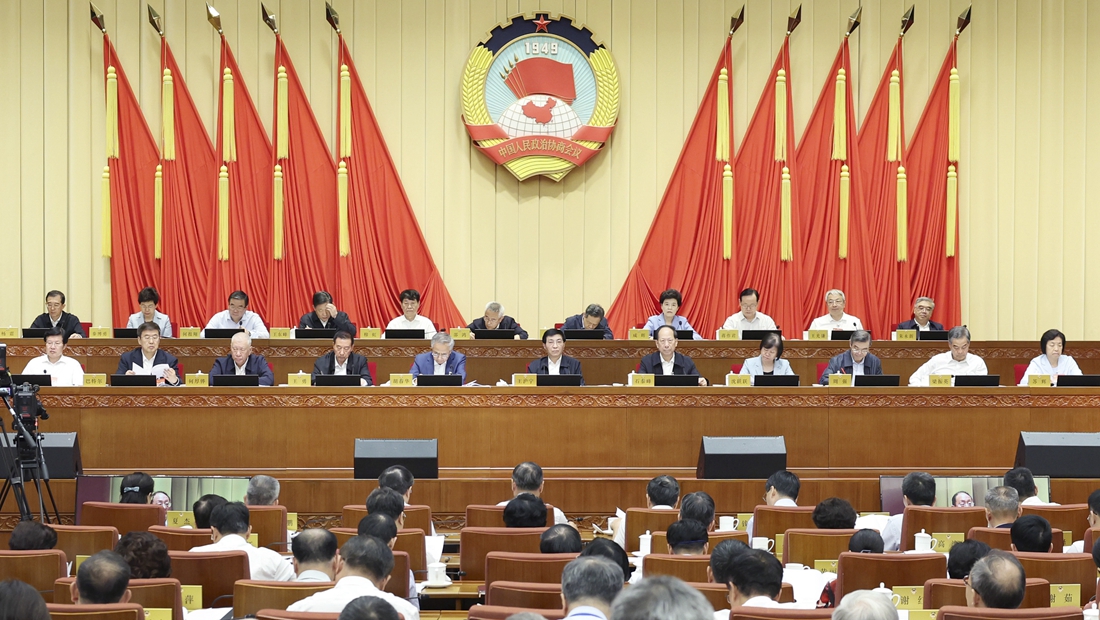全国政协十四届常委会第八次会议举行全体会议 王沪宁出席