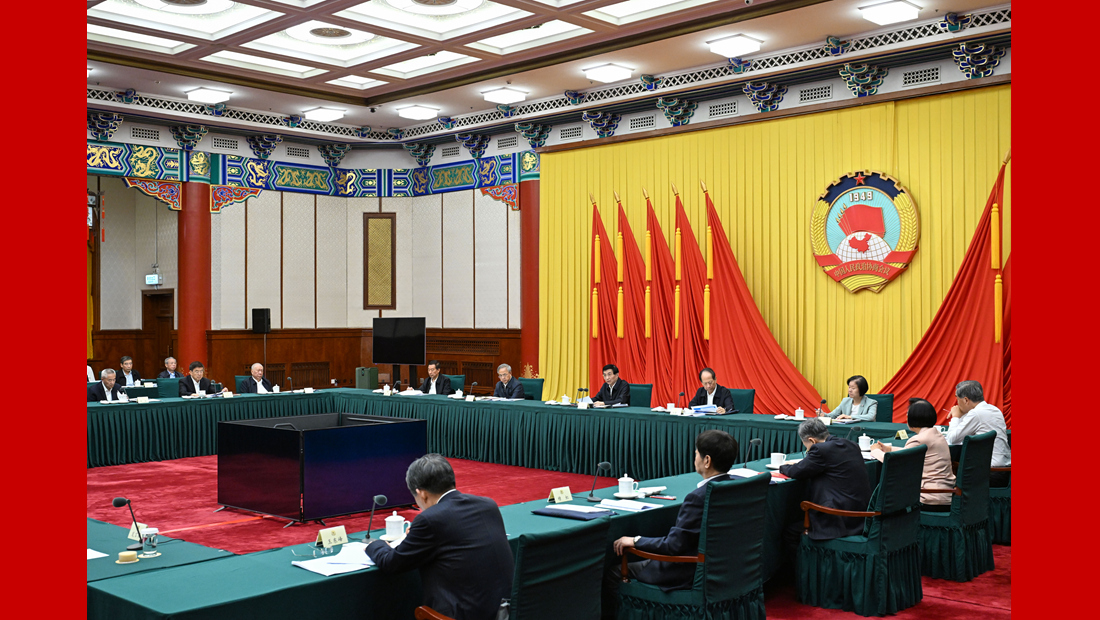 王沪宁主持召开全国政协主席会议
