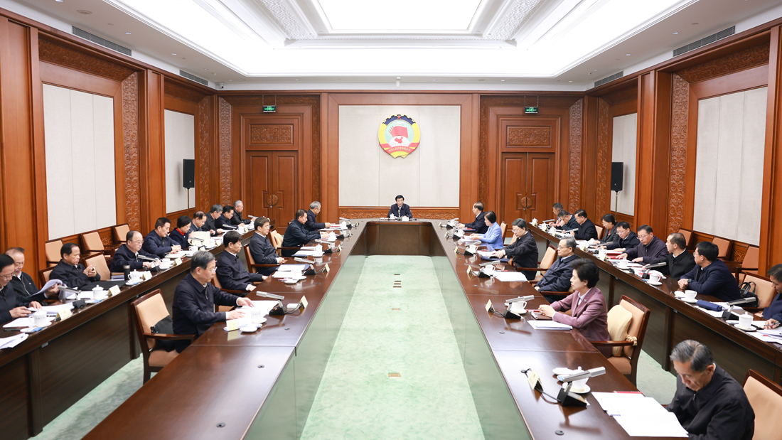 中共全国政协党组召开会议 传达学习贯彻党的二十届四中全会精神 王沪宁主持并讲话
