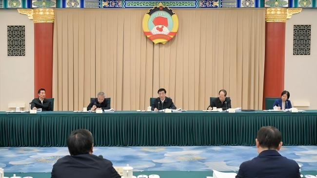 王沪宁主持召开全国政协主席会议