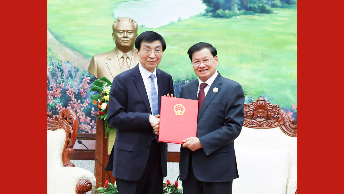 王沪宁对老挝进行正式友好访问并出席老挝建国50周年庆祝活动
