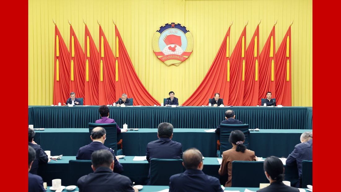 王沪宁主持召开全国政协主席会议