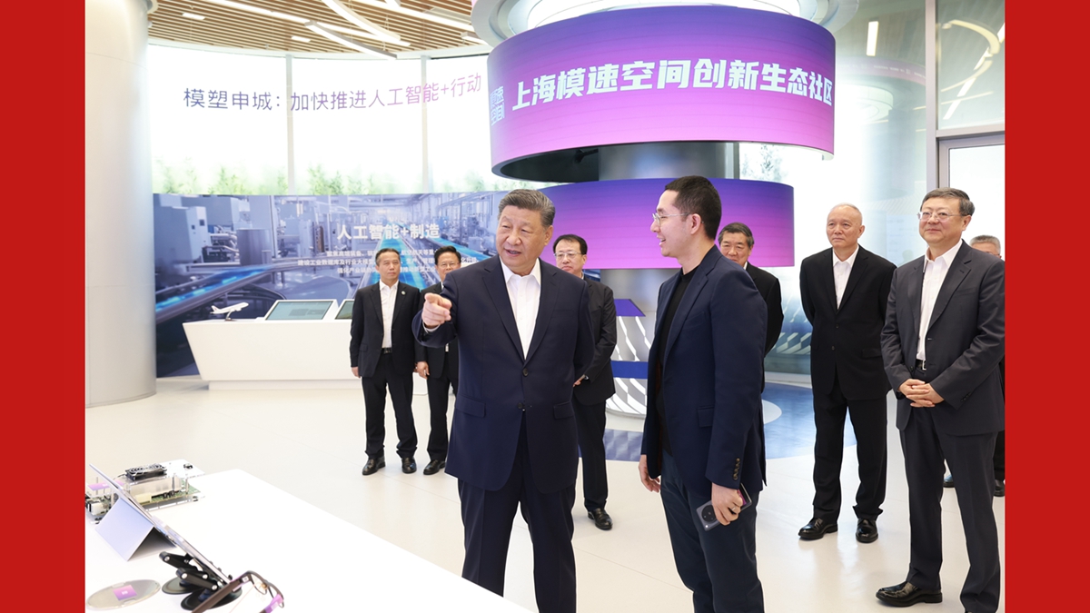 习近平在上海考察时强调 加快建成具有全球影响力的科技创新高地