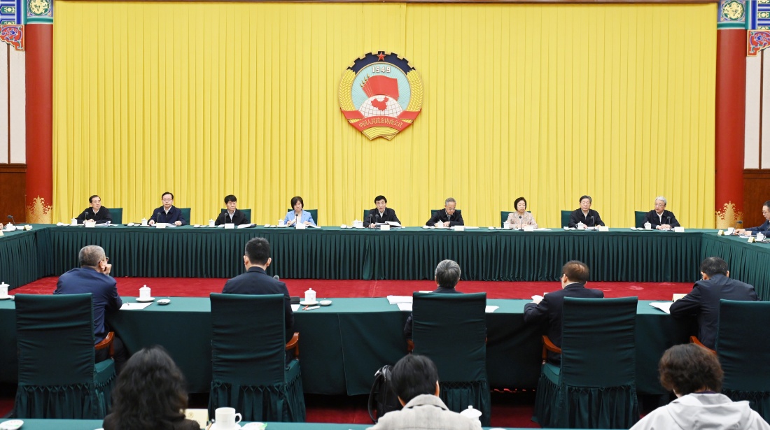 全国政协召开双周协商座谈会 围绕建立能耗双控向碳排放双控全面转型新机制协商议政 王沪宁主持