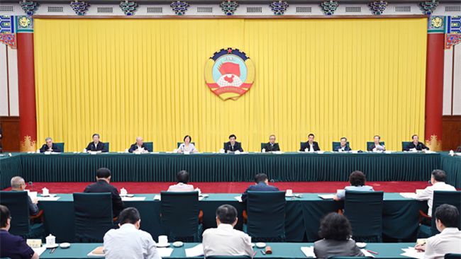 全国政协召开双周协商座谈会 围绕优化区域教育医疗资源配置协商议政 王沪宁主持