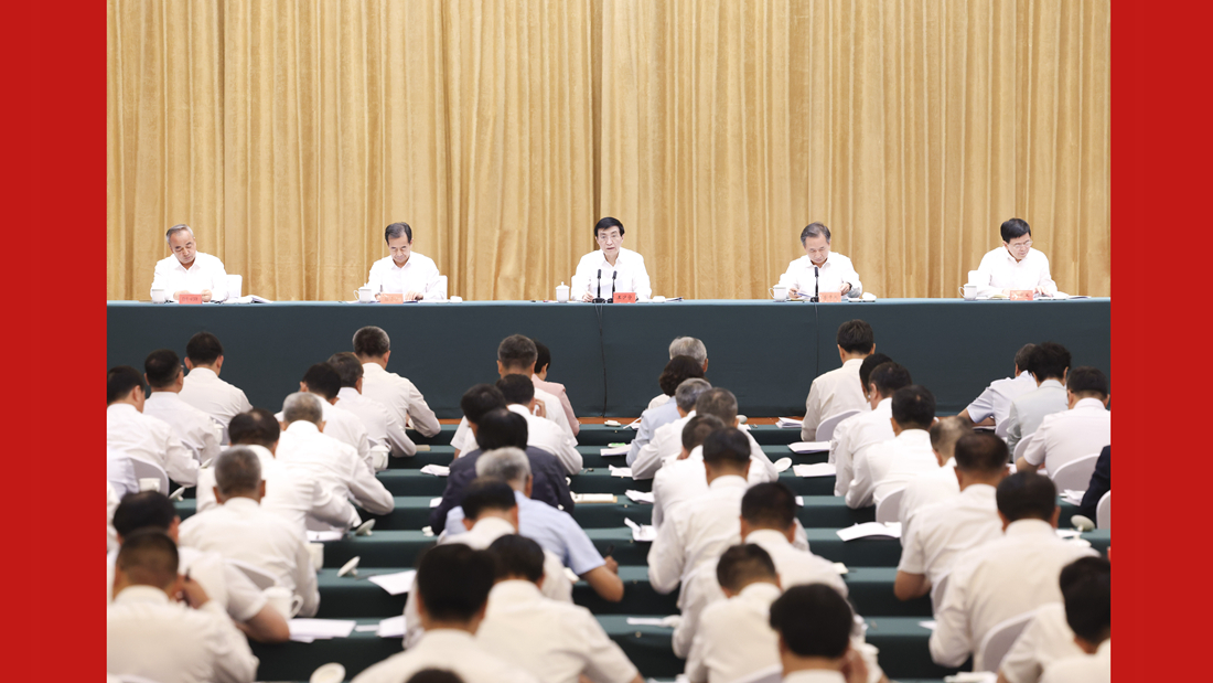 第十次全国对口支援新疆工作会议召开 王沪宁出席并讲话