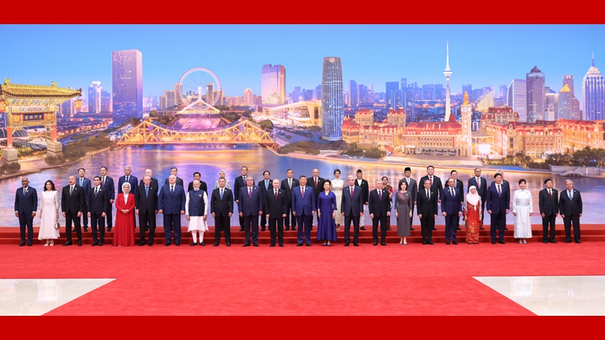 习近平和彭丽媛为出席2025年上海合作组织峰会的国际贵宾举行欢迎宴会