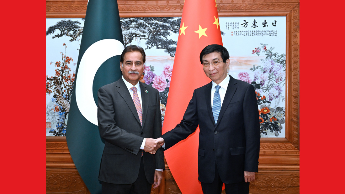 王沪宁会见巴基斯坦国民议会议长萨迪克