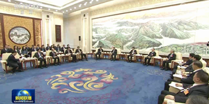 王沪宁看望参加全国政协十四届四次会议宣传报道的新闻工作者代表