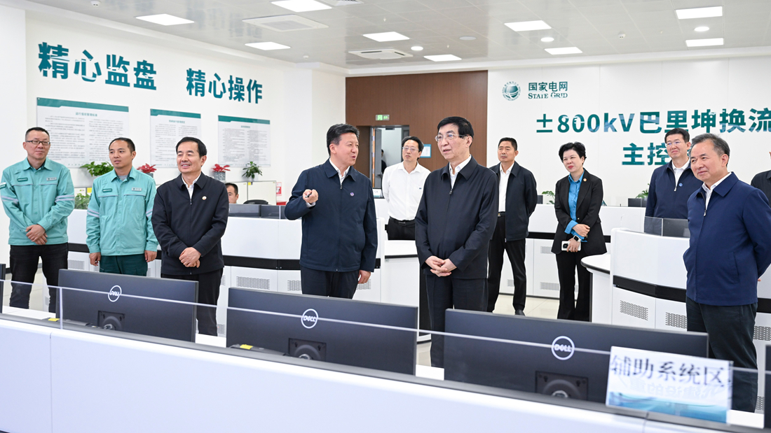 王沪宁在新疆调研时强调 完整准确全面贯彻新时代党的治疆方略 推动“十五五”时期新疆现代化建设迈出坚实步伐