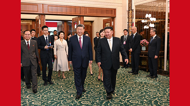 习近平夫妇出席金正恩夫妇举行的小范围午宴