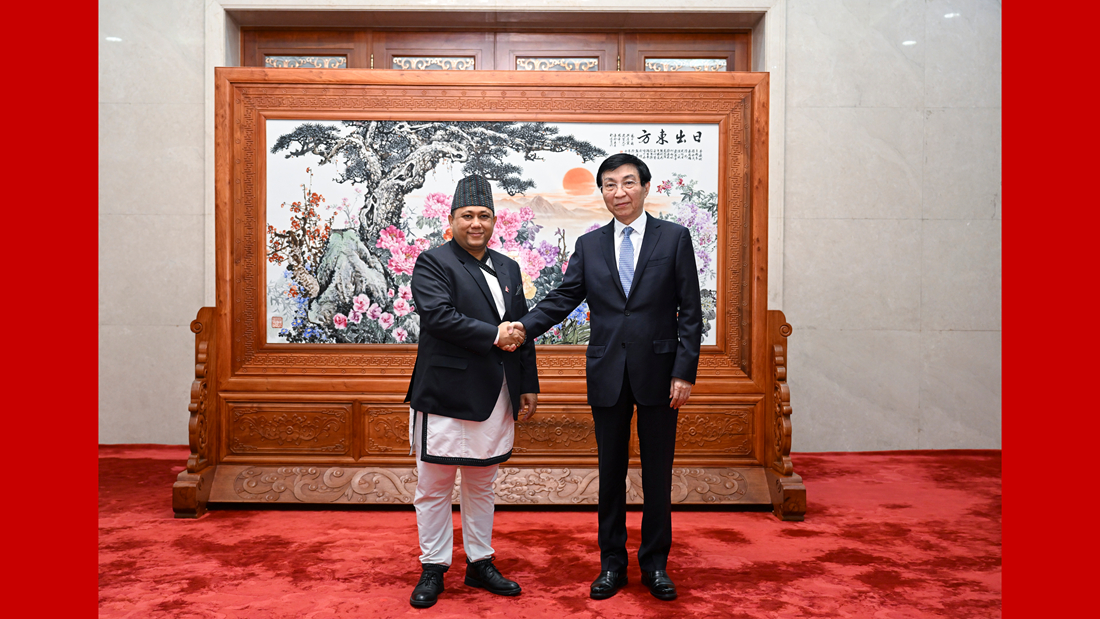 王沪宁会见尼泊尔外交部长希西尔