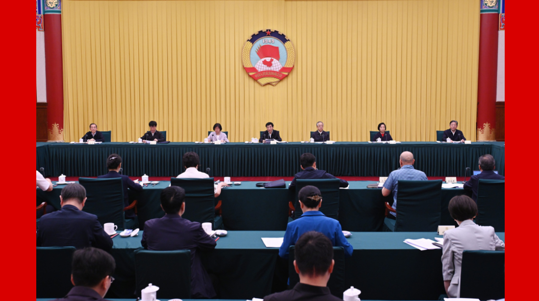 全国政协召开双周协商座谈会 围绕充分挖掘体育产业促进消费潜力协商议政 王沪宁主持