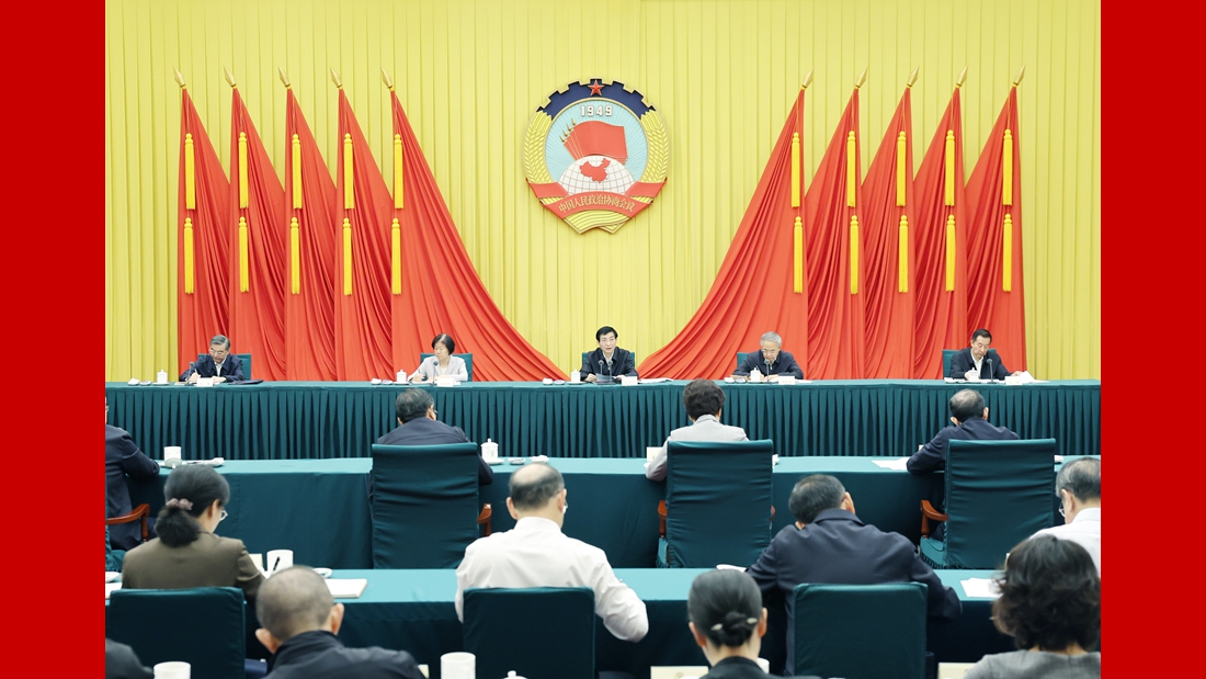 王沪宁主持召开全国政协主席会议