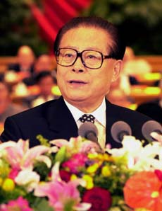 10月9日，辛亥革命九十周年纪念大会在北京人民大会堂隆重举行。中共中央总书记、国家主席、中央军委主席江泽民出席大会并发表重要讲话。王忠家摄