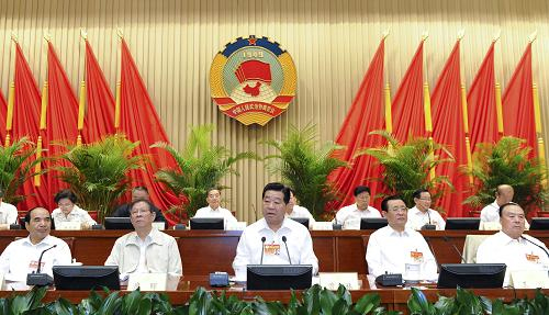 6月24日，政协十一届全国委员会常委会第十四次会议圆满完成各项议程后在北京闭幕。中共中央政治局常委、全国政协主席贾庆林出席闭幕会并讲话。 新华社记者 王晔 摄