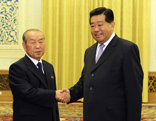 9月27日，中共中央政治局常委、全国政协主席贾庆林在北京人民大会堂会见朝鲜劳动党中央政治局常委、内阁总理崔永林。 新华社记者 饶爱民 摄