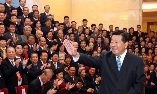 11月14日，中共中央政治局常委、全国政协主席贾庆林在北京人民大会堂会见出席中华全国台湾同胞联谊会（简称“全国台联”）成立30周年纪念大会的海内外台胞。新华社记者 姚大伟 摄