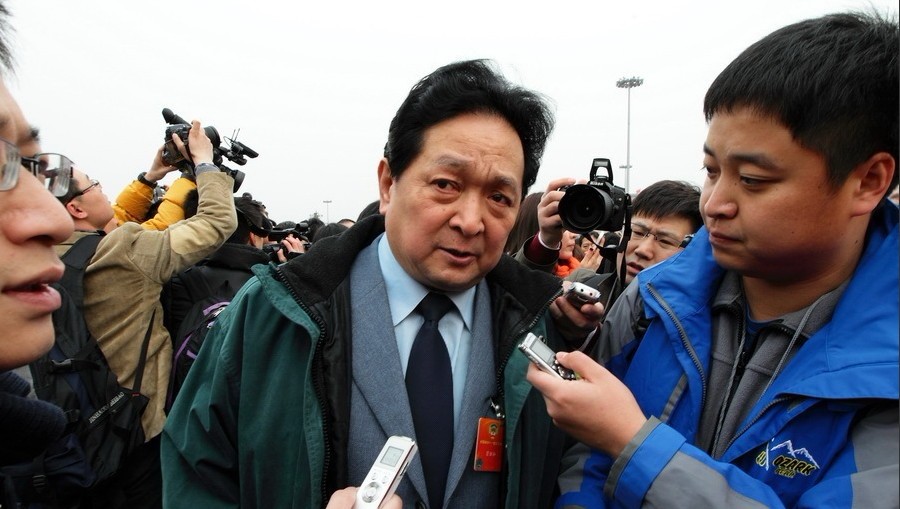 3月3日，中国人民政治协商会议第十一届全国委员会第五次会议在北京人民大会堂开幕。图为全国政协委员瞿玄和在接受记者采访。