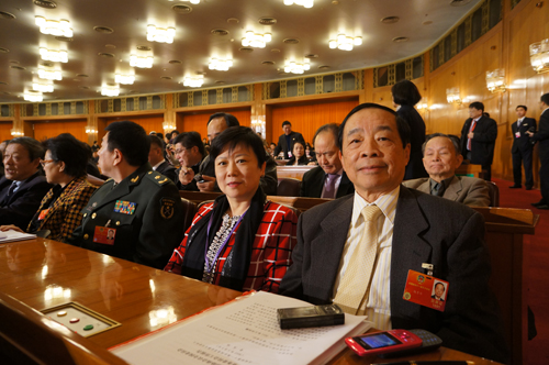 图为中国人民对外友好协会会长李小林等委员出席开幕会。 张权  摄