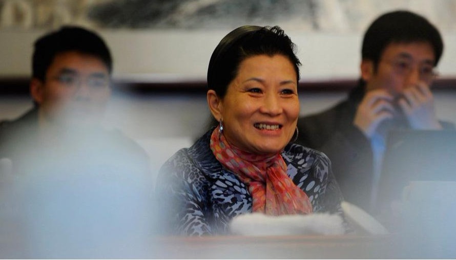 03月04日，北京，全国政协经济组委员热烈讨论。图为朱镕基之女朱燕来。江心 摄