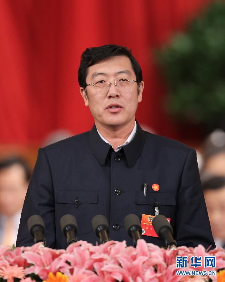 3月10日，全国政协十一届五次会议在北京人民大会堂举行第三次全体会议。这是邓伟委员作《更好地发展民企才能更好地改善民生》的发言。新华社记者 丁林 摄