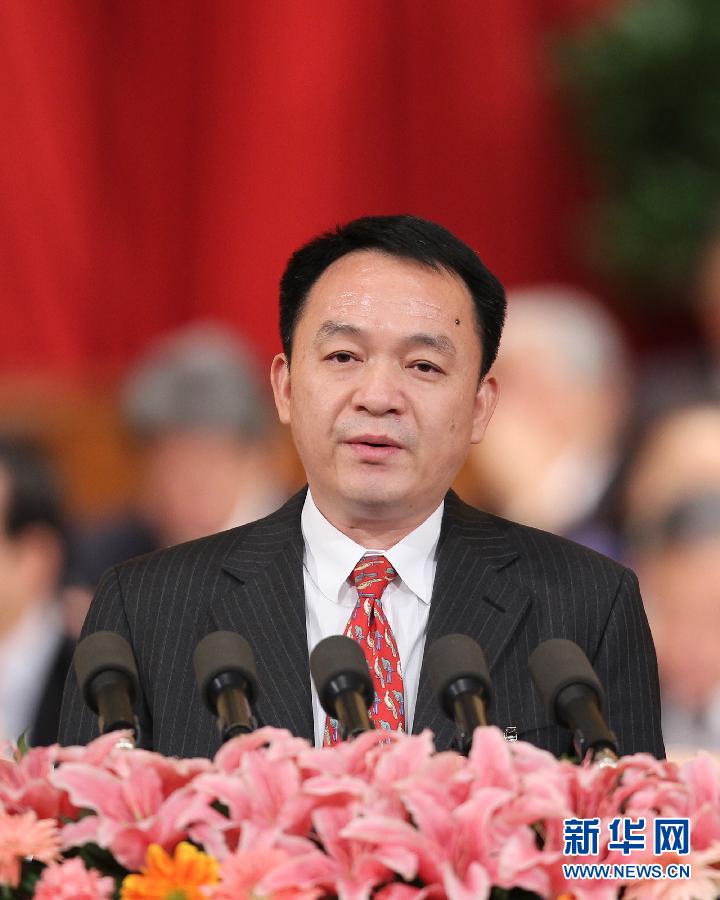 3月10日，全国政协十一届五次会议在北京人民大会堂举行第三次全体会议。这是施耀忠委员作《高度重视重金属污染问题》的发言。 新华社记者李涛 摄