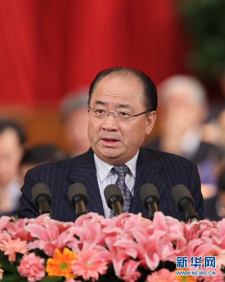 3月10日，全国政协十一届五次会议在北京人民大会堂举行第三次全体会议。这是张穹委员代表五位委员作《关于保障房建设的几点意见》的联合发言。新华社记者 李涛 摄