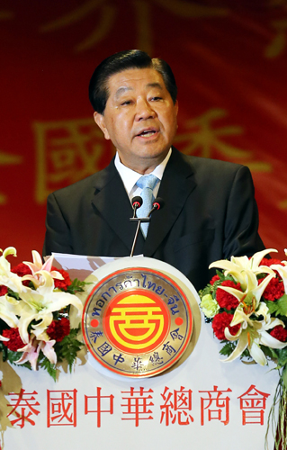 4月21日，全国政协主席贾庆林在曼谷出席泰国华侨华人举行的公宴大会并发表讲话。 新华社记者 姚大伟 摄