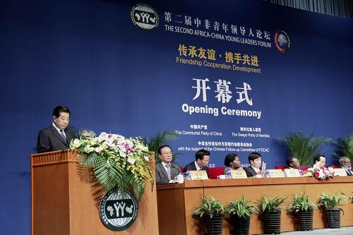6月18日，第二届中非青年领导人论坛在北京开幕，中共中央政治局常委、全国政协主席贾庆林出席并发表主旨讲话。 新华社发