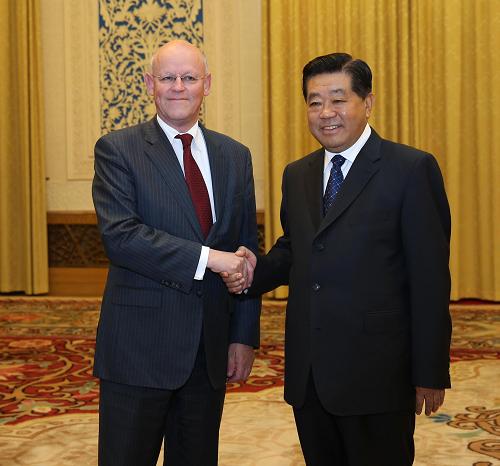 10月8日，全国政协主席贾庆林在北京人民大会堂会见荷兰外交大臣罗森塔尔。新华社记者 刘卫兵 摄