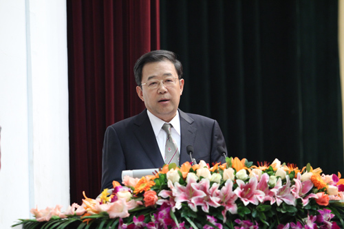 获奖代表国家发展改革委副主任孙志刚发言。 程炜 摄